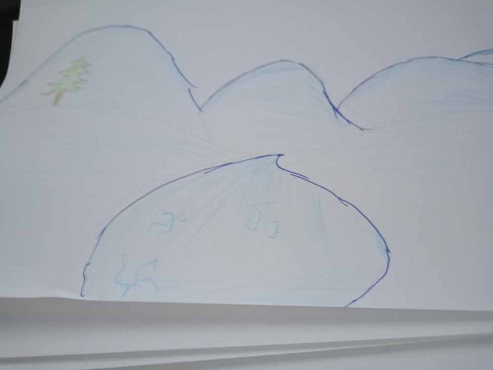 Пруд, взади горы снежные 