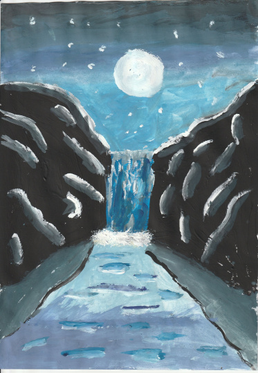 Водопад в свете луны