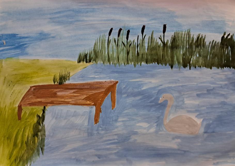 Лебедь на водоеме. 