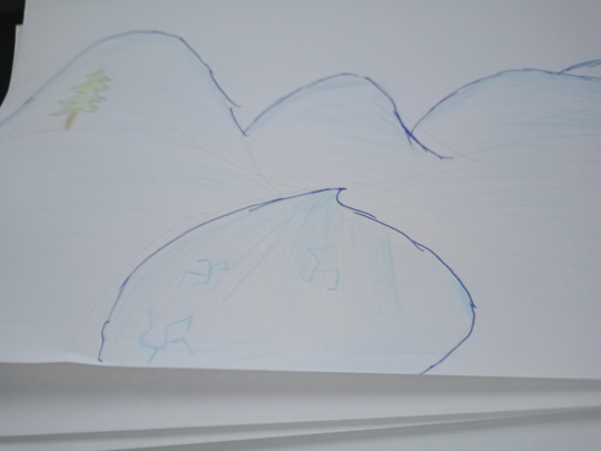 Пруд, взади горы снежные 